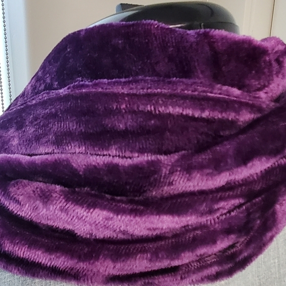 PURPLE SCARF LOT OF TWO VELVET SCARF FRINGE ENDS TRIANGLE SHAWL WRAP WOMEN OS - Picture 10 of 11